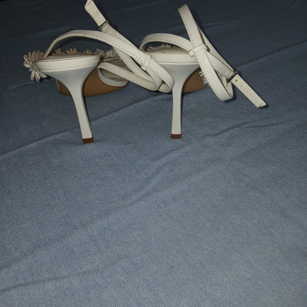 Gianni Bini White Floral Heels - Picture 5 of 5